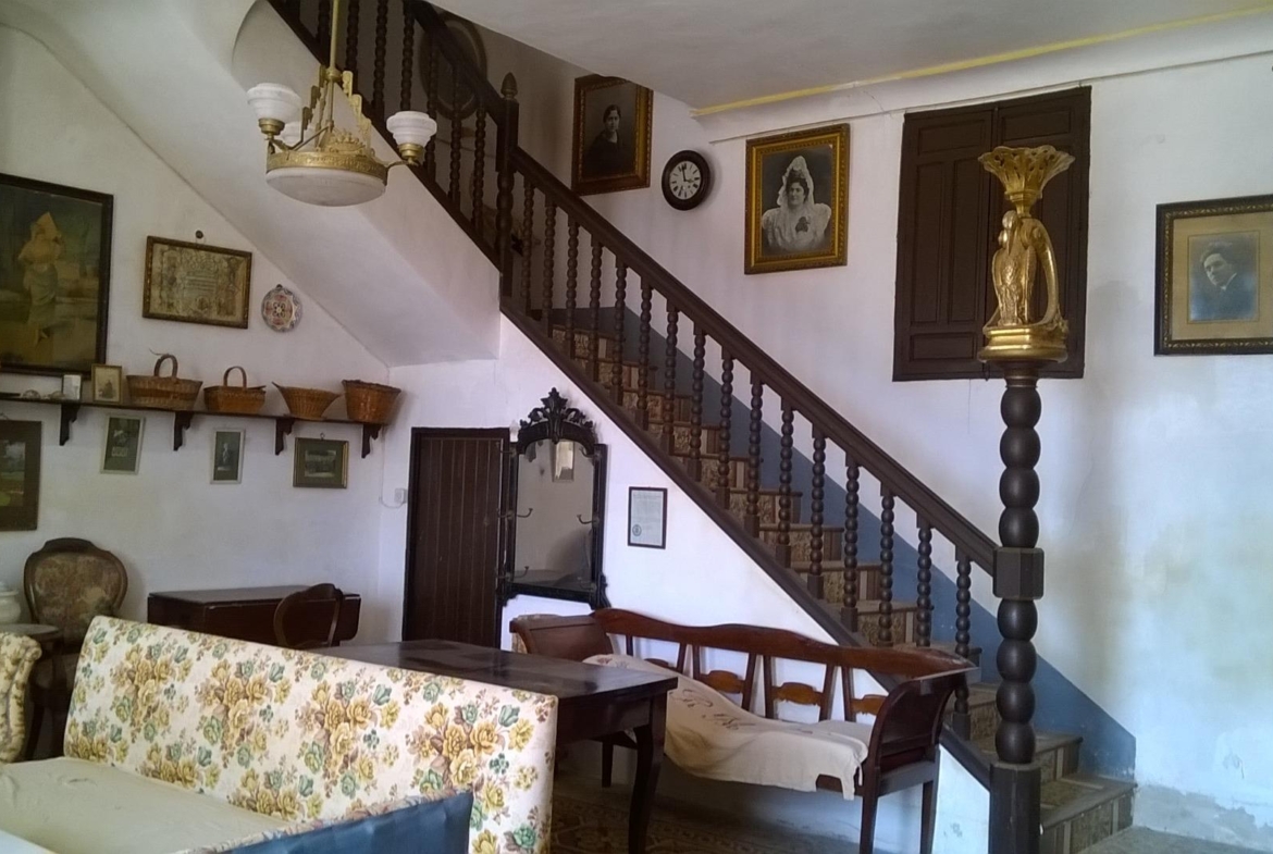 Traditional spanish rustic finca with extensive land & mountain views