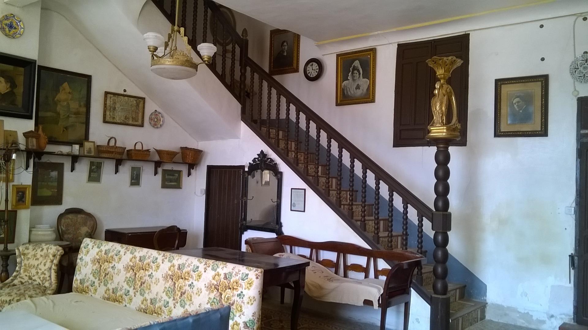 Traditional spanish rustic finca with extensive land & mountain views