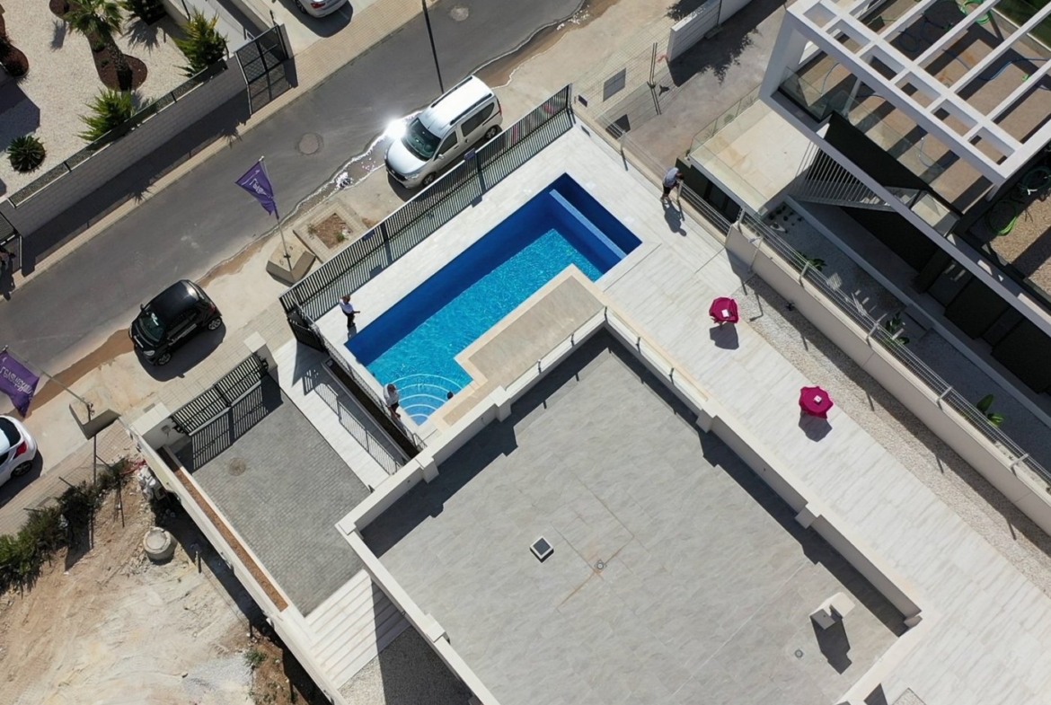 BRAND NEW VILLAS ON ONE LEVEL IN POLOP !!!