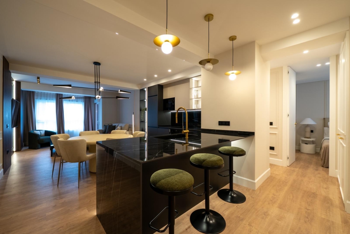 VERVOLGDE APPARTEMENT MET TERRAS EN PARKEREN
