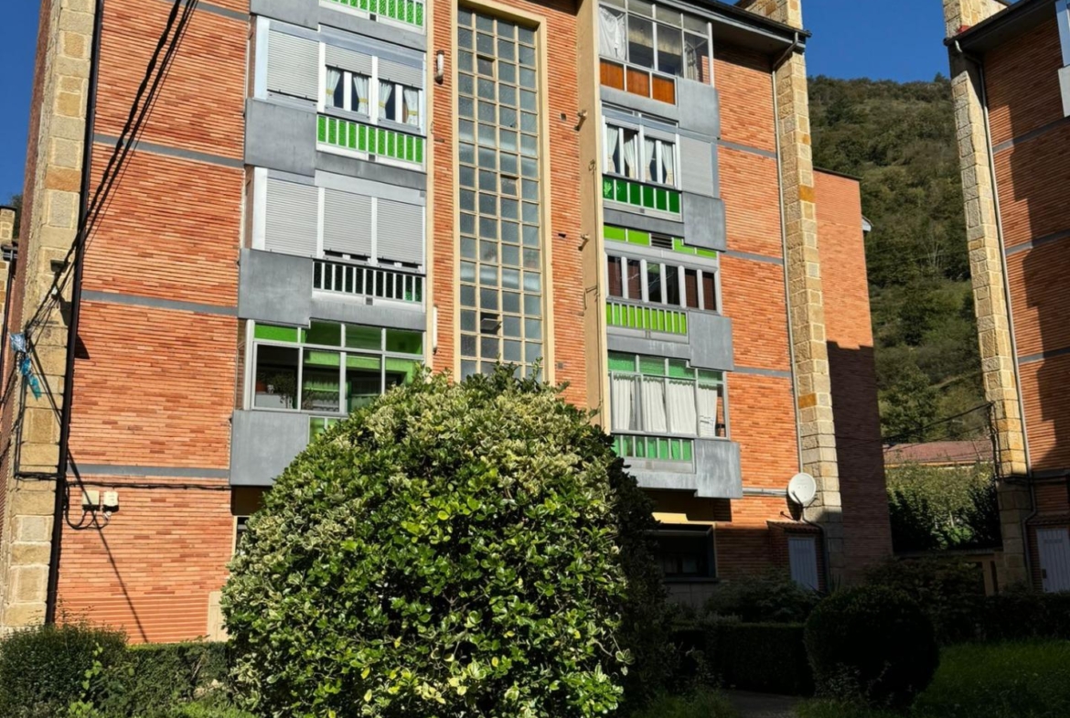 Helder Penthouse in Corigos met panoramisch uitzicht op de bergen