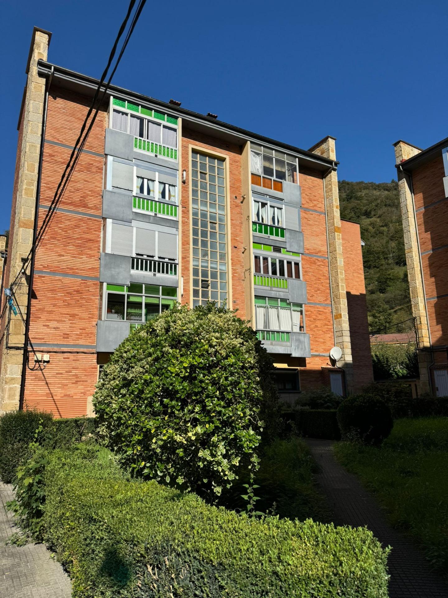 Helder Penthouse in Corigos met panoramisch uitzicht op de bergen