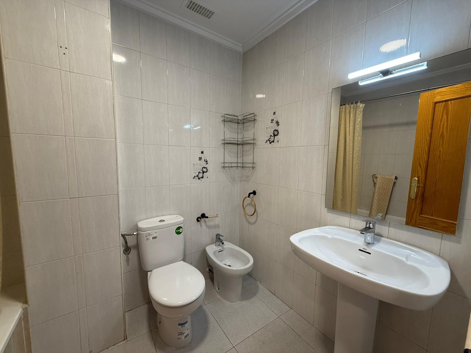 1-17-48 Apartamento de 3 dormitorios 2 baños en La Mata cerca de la playa