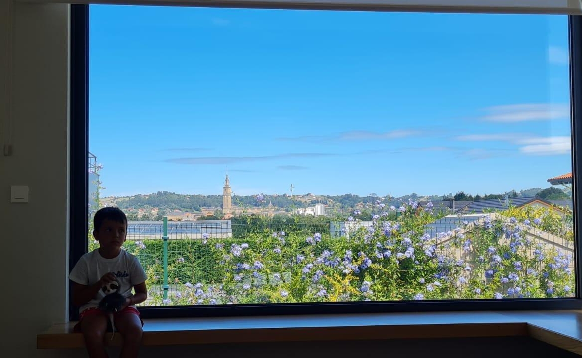 Oportunidad Única en Gijó: Chalet de Lujo con Licencia Turística Activa y Vistas Panorámicas