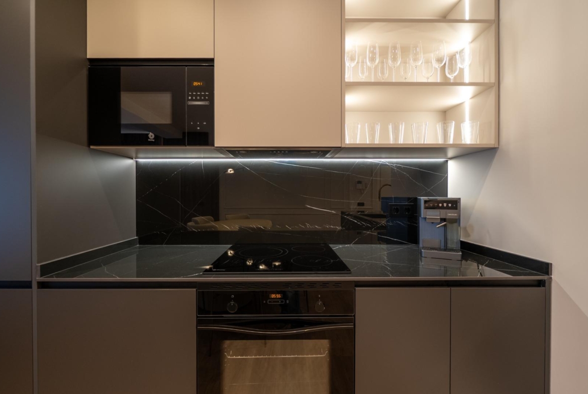 VERVOLGDE APPARTEMENT MET TERRAS EN PARKEREN