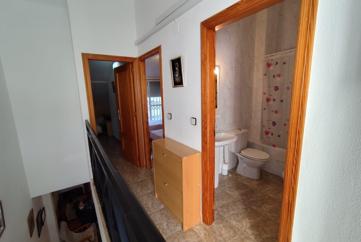 ADOSADO EN LOS ALCAZARES 3 DRM. 2 BAÑOS. SPEEL EEN 500 METROS.