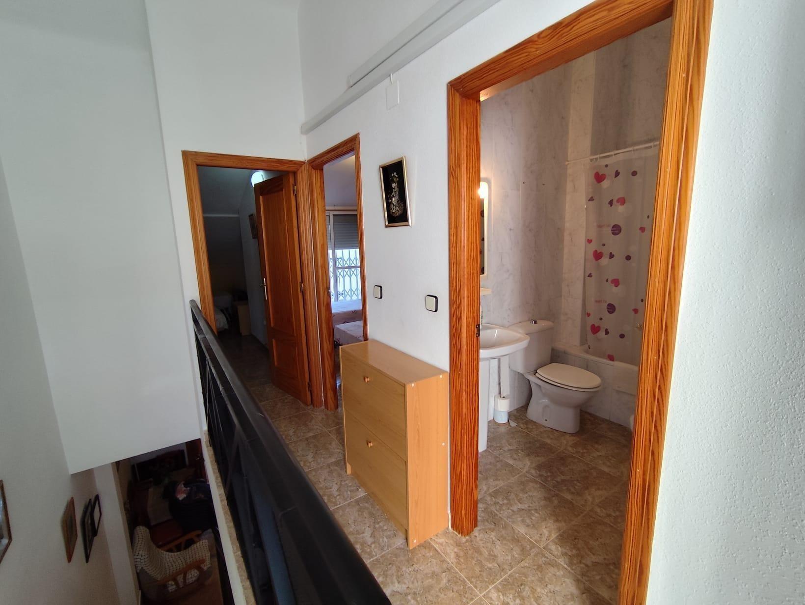 ADOSADO EN LOS ALCAZARES 3 DRM. 2 BAÑOS. SPEEL EEN 500 METROS.