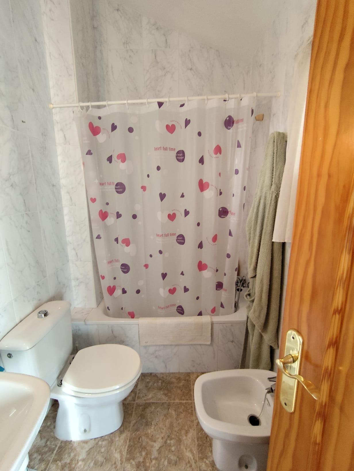 ADOSADO EN LOS ALCAZARES 3 DRM. 2 BAÑOS. SPEEL EEN 500 METROS.