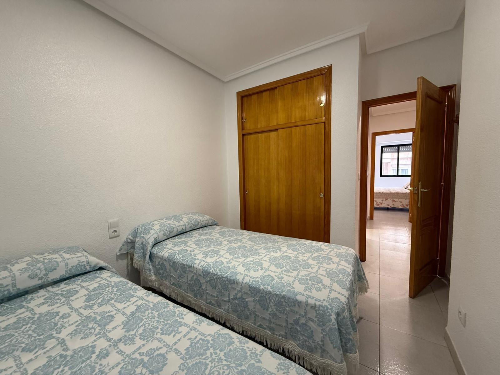 1-19-42 Apartamento de 3 dormitorios 2 baños en La Mata cerca de la playa
