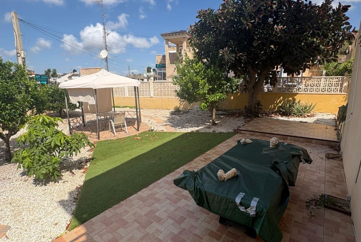 Charming Bungalow in Villamartin Golf Course, San Miguel de Salinas