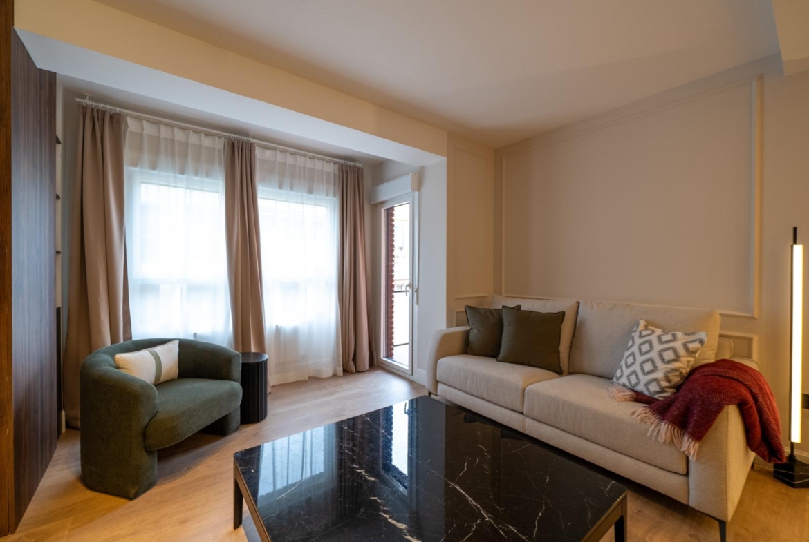 VERVOLGDE APPARTEMENT MET TERRAS EN PARKEREN