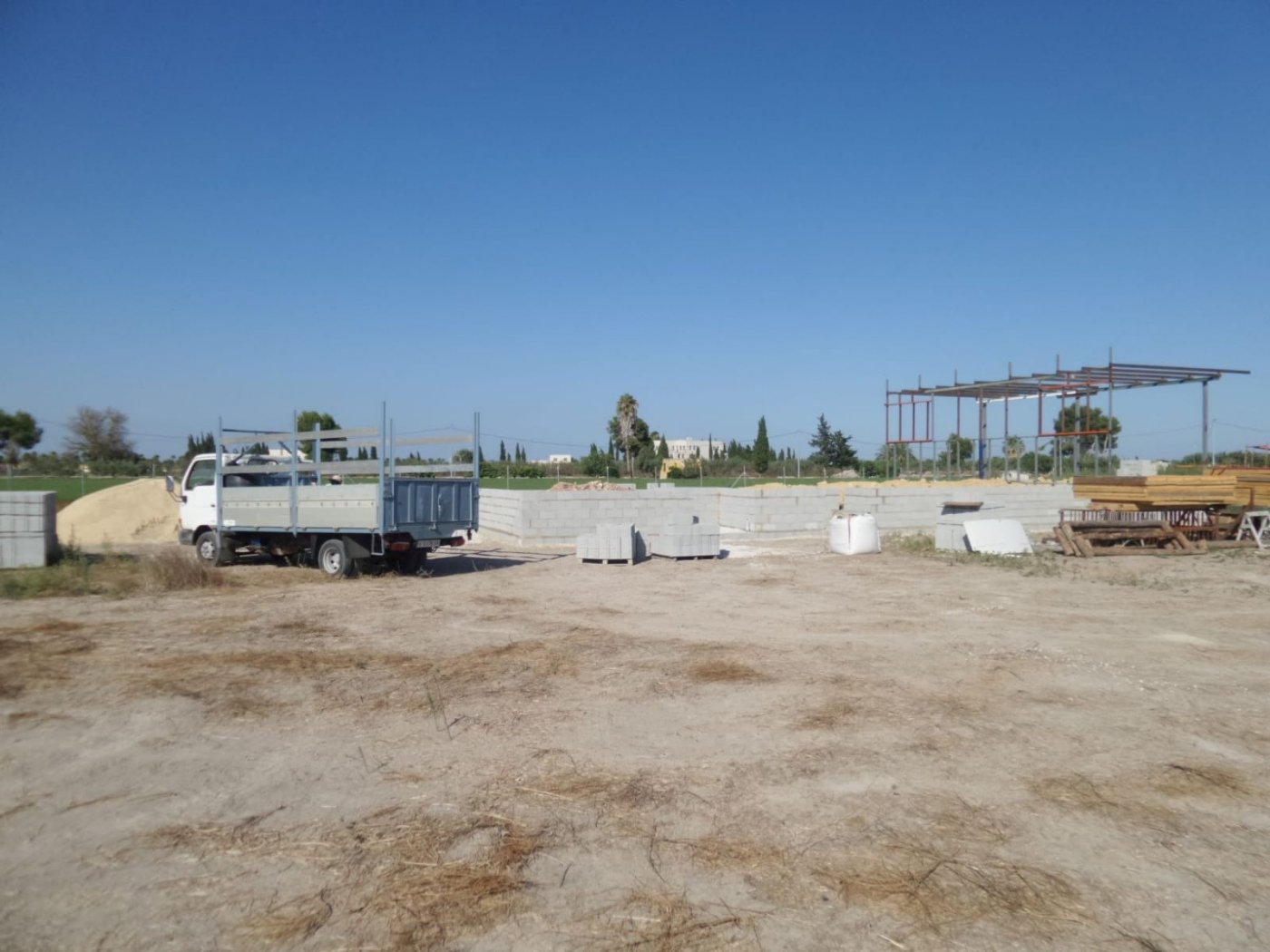 Building plot with project of villa with pool in Catral