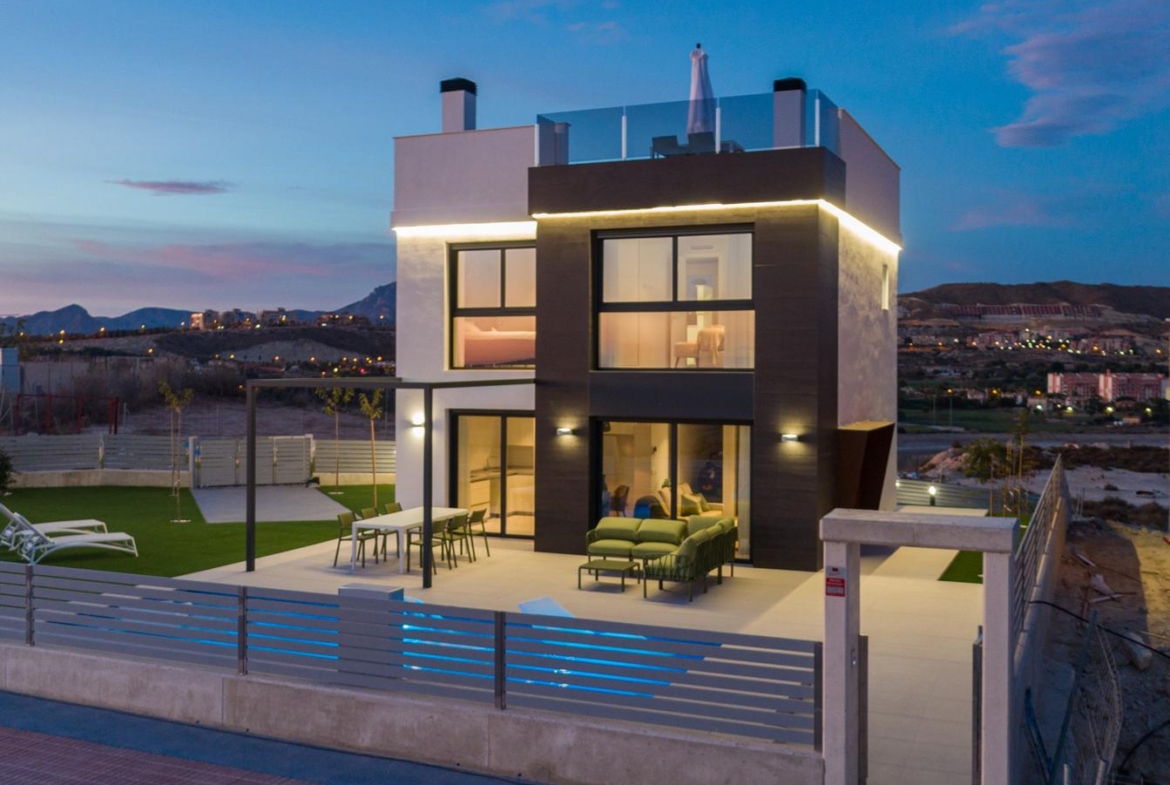 Ontwikkeling van onafhankelijke nieuwe bouwvilla’s, met privé zwembad en moderne afwerkingen.