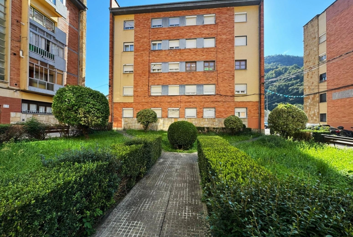 Helder Penthouse in Corigos met panoramisch uitzicht op de bergen