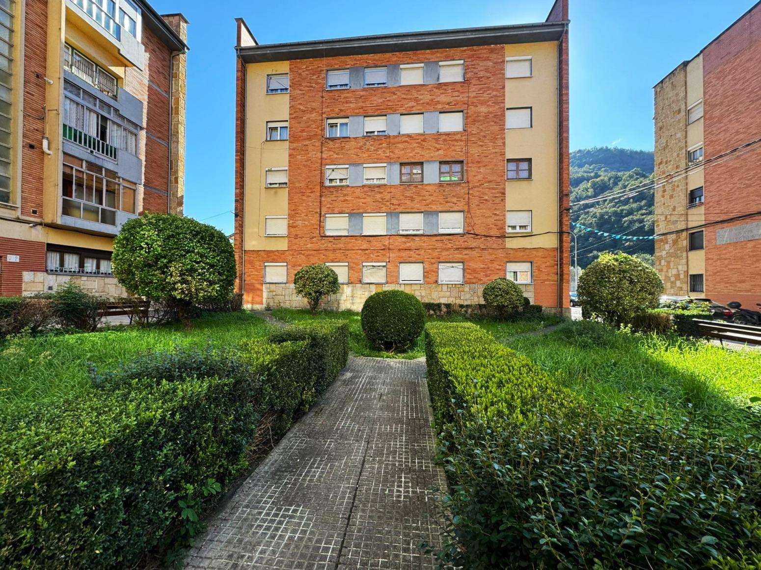 Helder Penthouse in Corigos met panoramisch uitzicht op de bergen