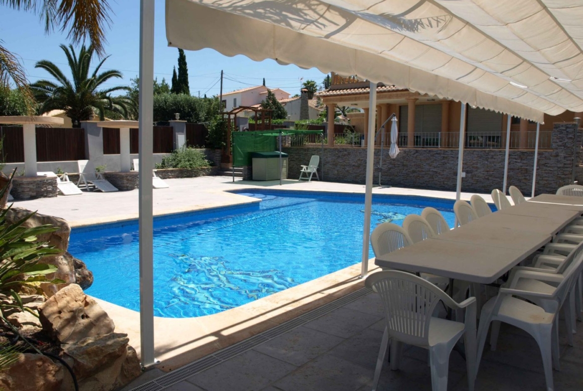 FINCA WITH LUXURY VILLA AND TWO TOWNHOUSES