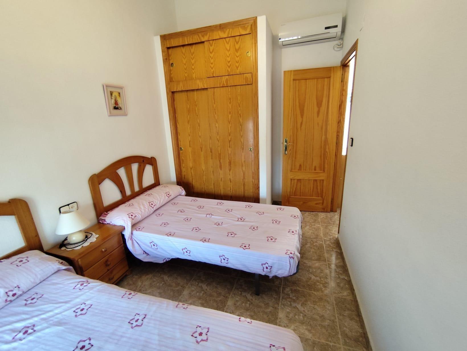 ADOSADO EN LOS ALCAZARES 3 DRM. 2 BAÑOS. SPEEL EEN 500 METROS.
