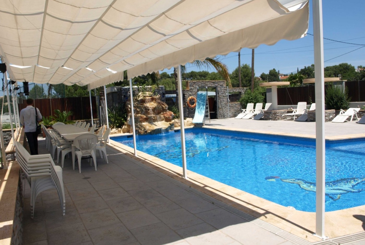 FINCA WITH LUXURY VILLA AND TWO TOWNHOUSES