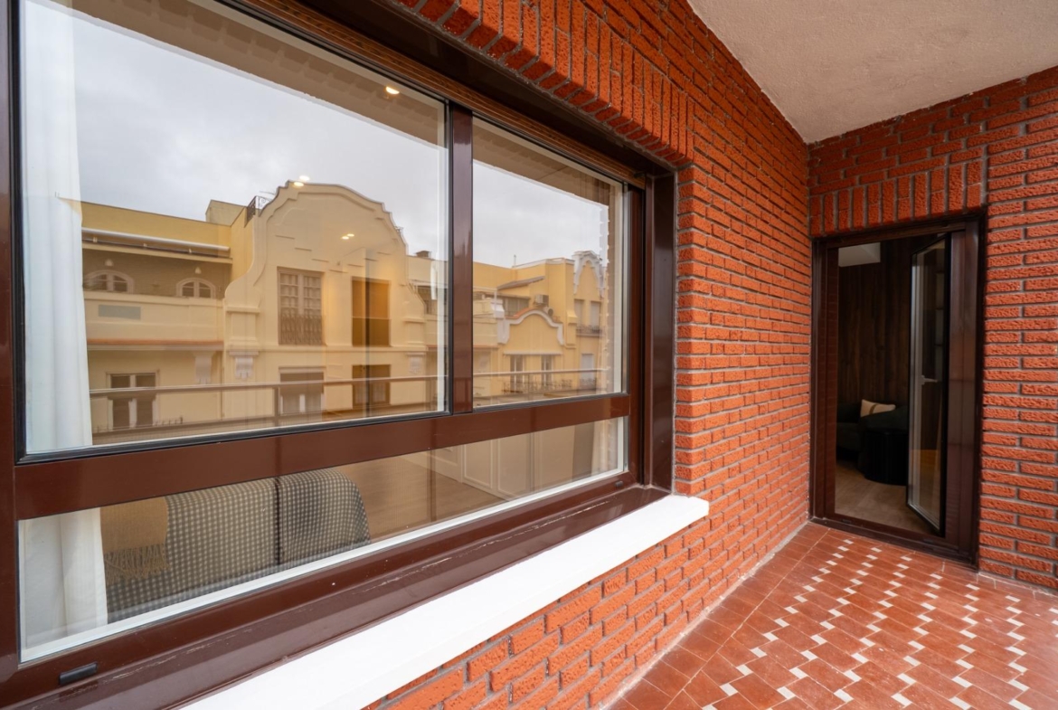 VERVOLGDE APPARTEMENT MET TERRAS EN PARKEREN