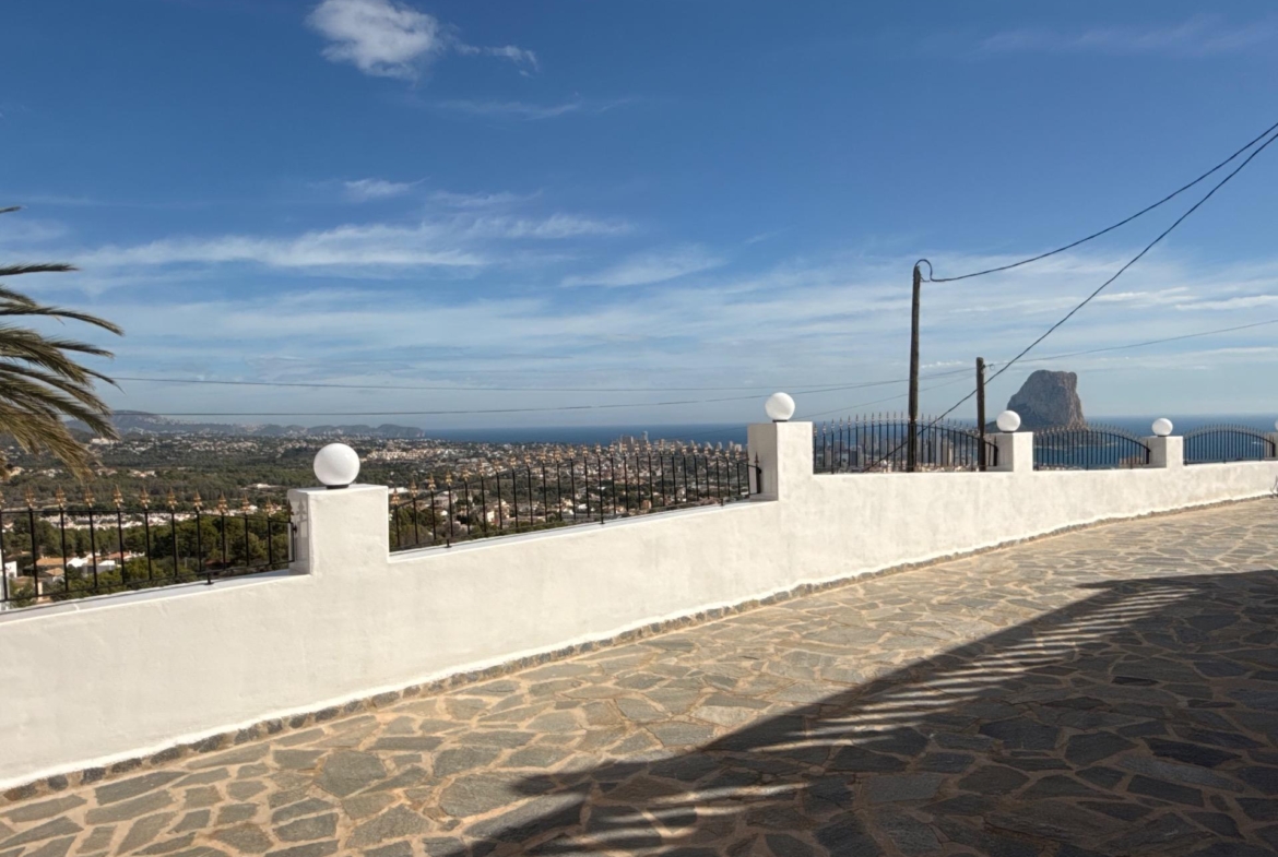 Licht, rust en uitzicht op zee Een indrukwekkende villa in Calpe