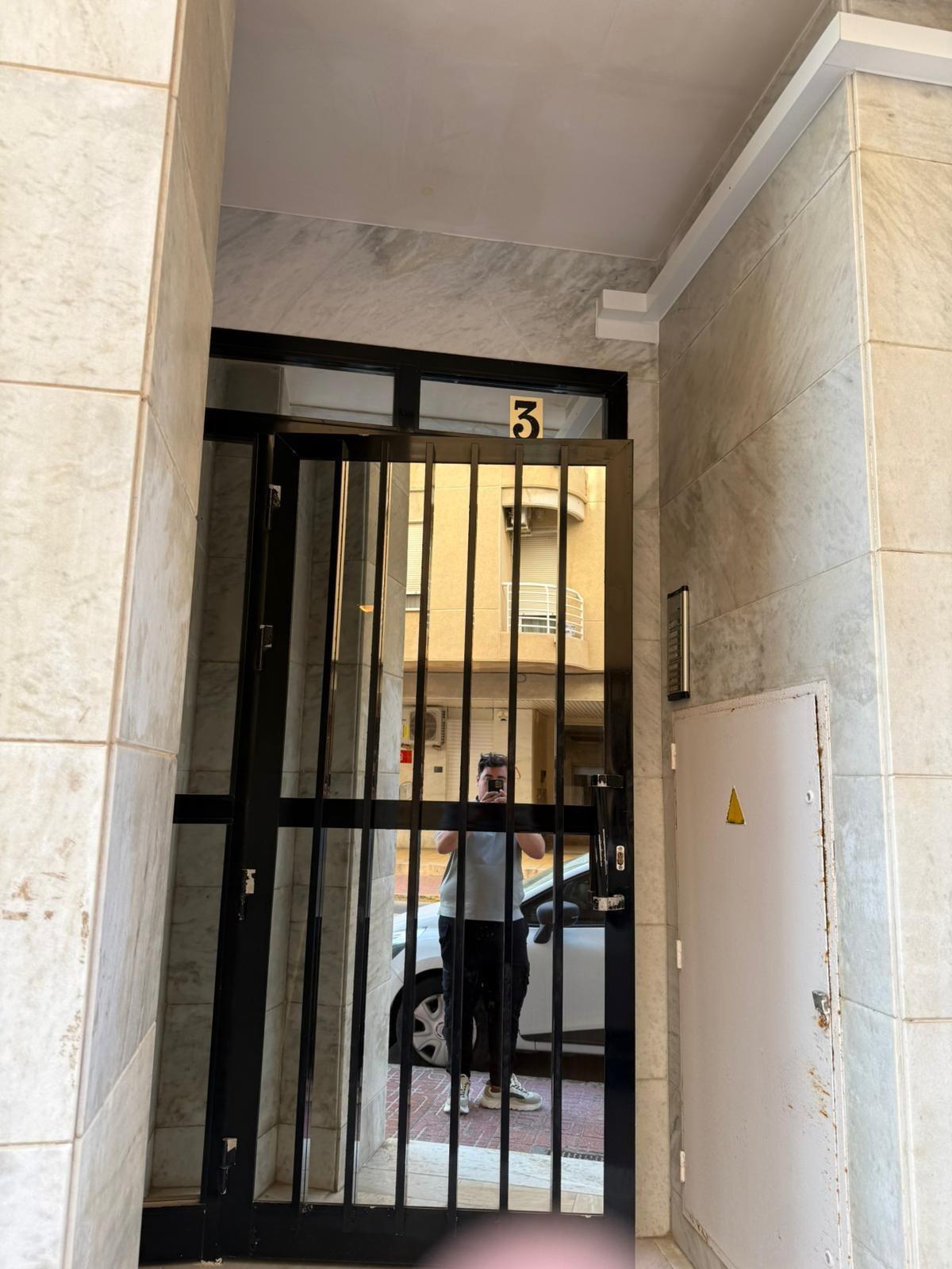 1-23-36 Apartamento de 3 dormitorios 2 baños en La Mata cerca de la playa
