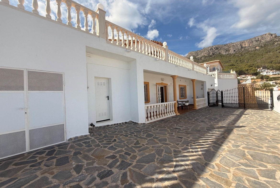 Licht, rust en uitzicht op zee Een indrukwekkende villa in Calpe