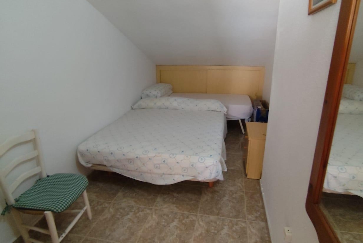 ADOSADO EN LOS ALCAZARES 3 DRM. 2 BAÑOS. SPEEL EEN 500 METROS.