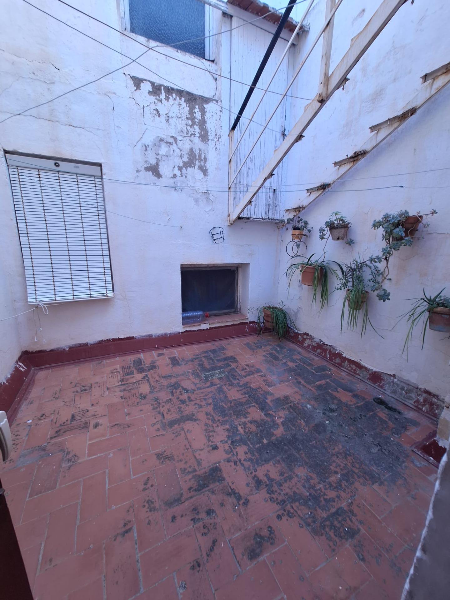 1-24-31 Se vende edificio entero en pleno centro de Torrevieja