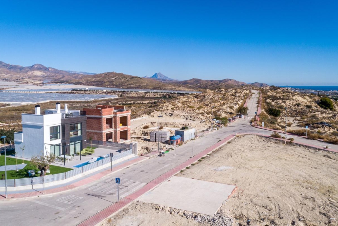 Ontwikkeling van onafhankelijke nieuwe bouwvilla’s, met privé zwembad en moderne afwerkingen.
