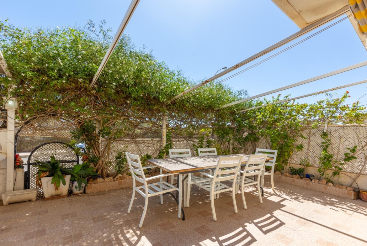Cozy two houses together with sea views in Torrevieja
