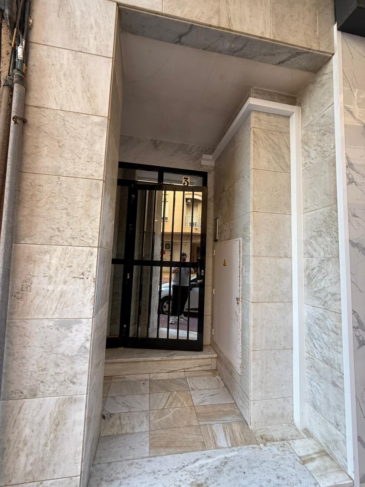 1-25-30 Apartamento de 3 dormitorios 2 baños en La Mata cerca de la playa