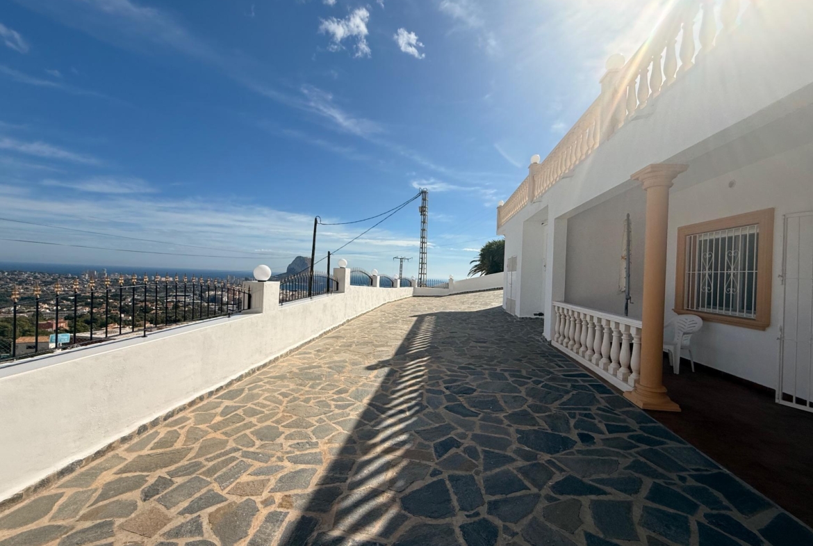 Licht, rust en uitzicht op zee Een indrukwekkende villa in Calpe