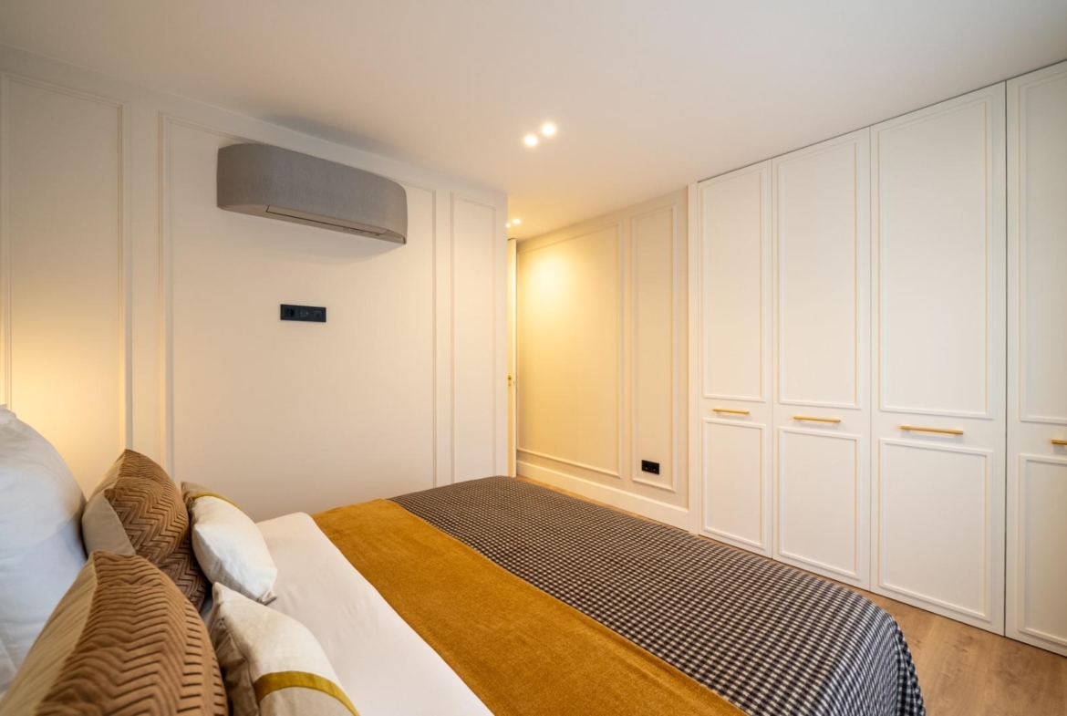 VERVOLGDE APPARTEMENT MET TERRAS EN PARKEREN