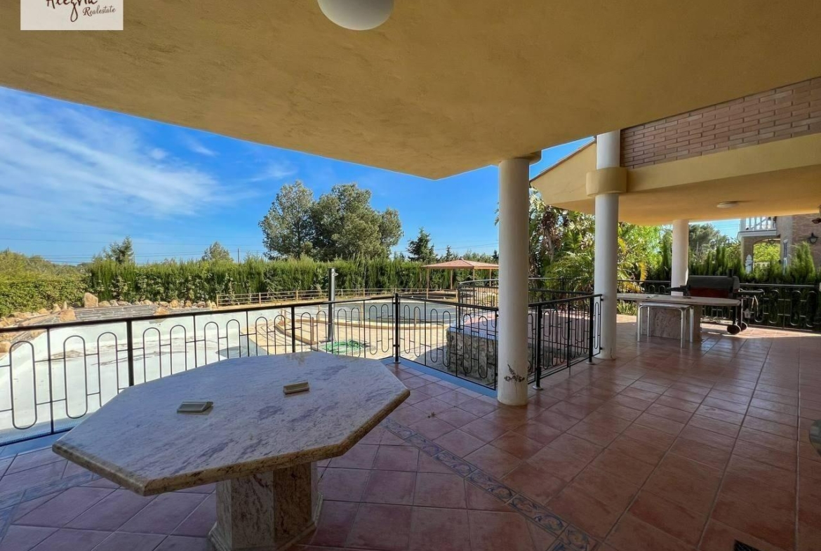 LUXURY VILLA IN VALENCIA