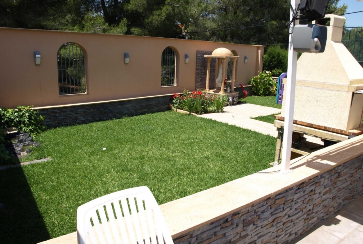 FINCA WITH LUXURY VILLA AND TWO TOWNHOUSES