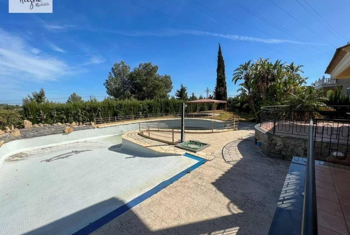 LUXURY VILLA IN VALENCIA