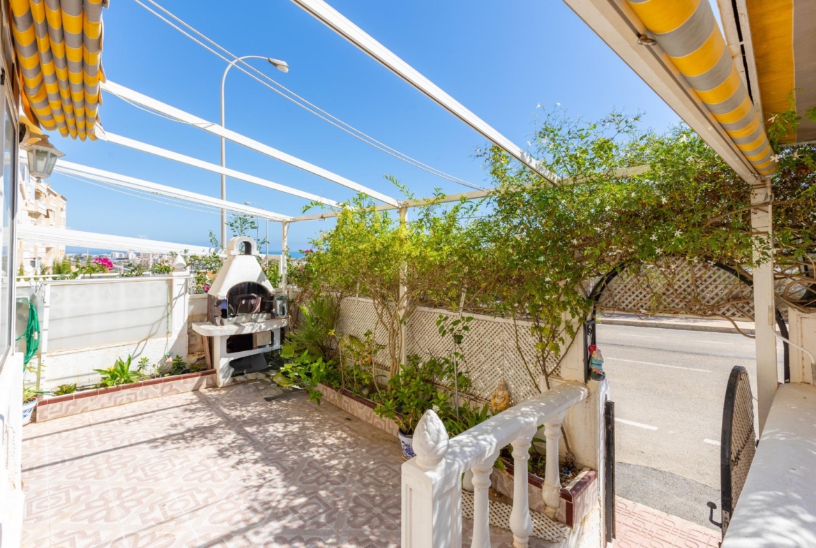 Cozy two houses together with sea views in Torrevieja