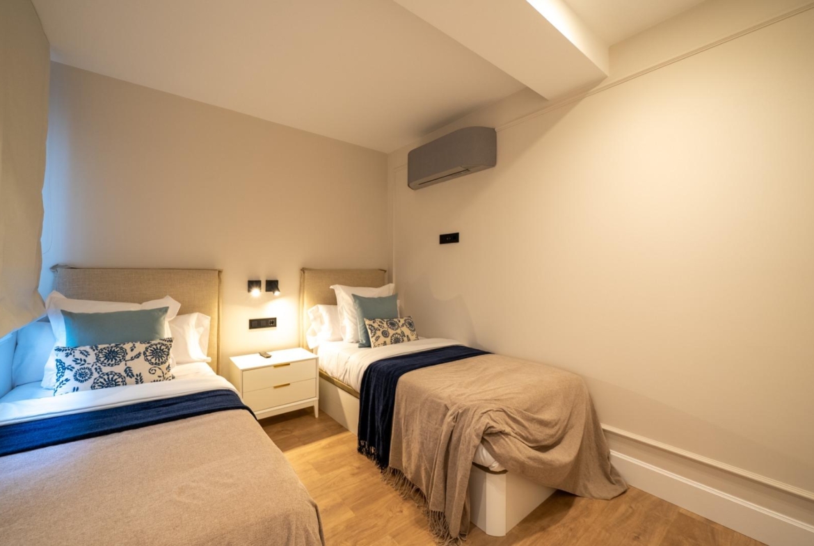 VERVOLGDE APPARTEMENT MET TERRAS EN PARKEREN
