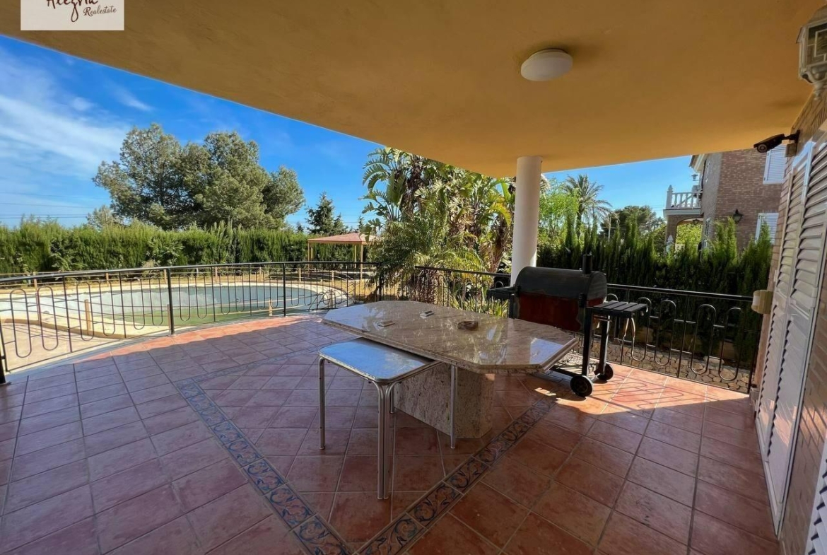 LUXURY VILLA IN VALENCIA