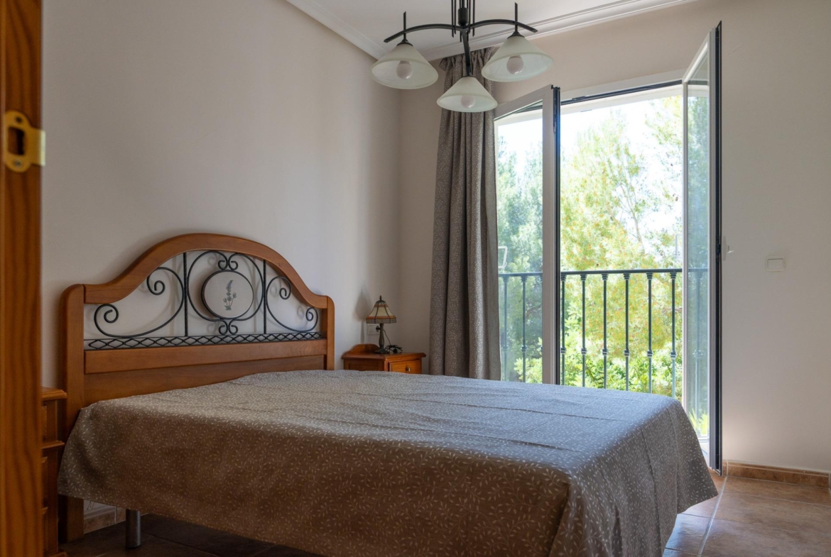 Charming Townhouse with Sea Views in Altea Mascarat