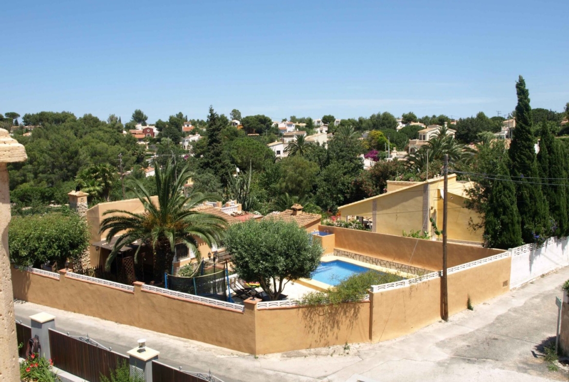 FINCA WITH LUXURY VILLA AND TWO TOWNHOUSES