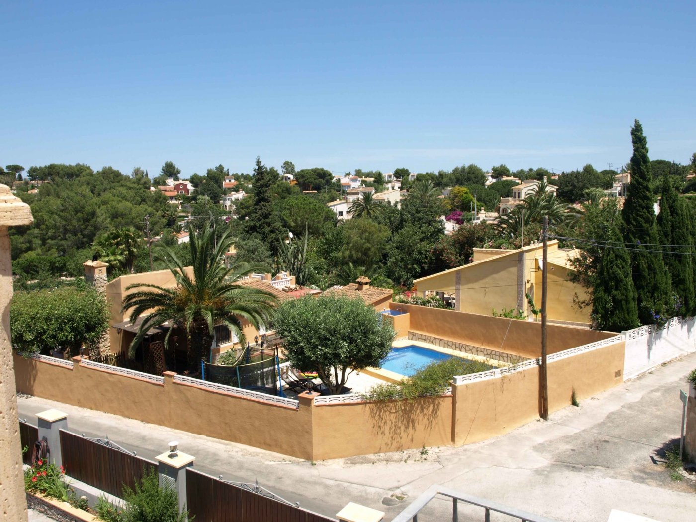 1-28-3 FINCA WITH LUXURY VILLA AND TWO TOWNHOUSES