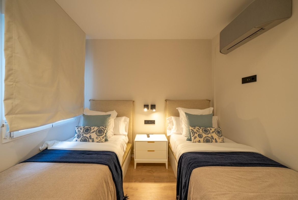 VERVOLGDE APPARTEMENT MET TERRAS EN PARKEREN