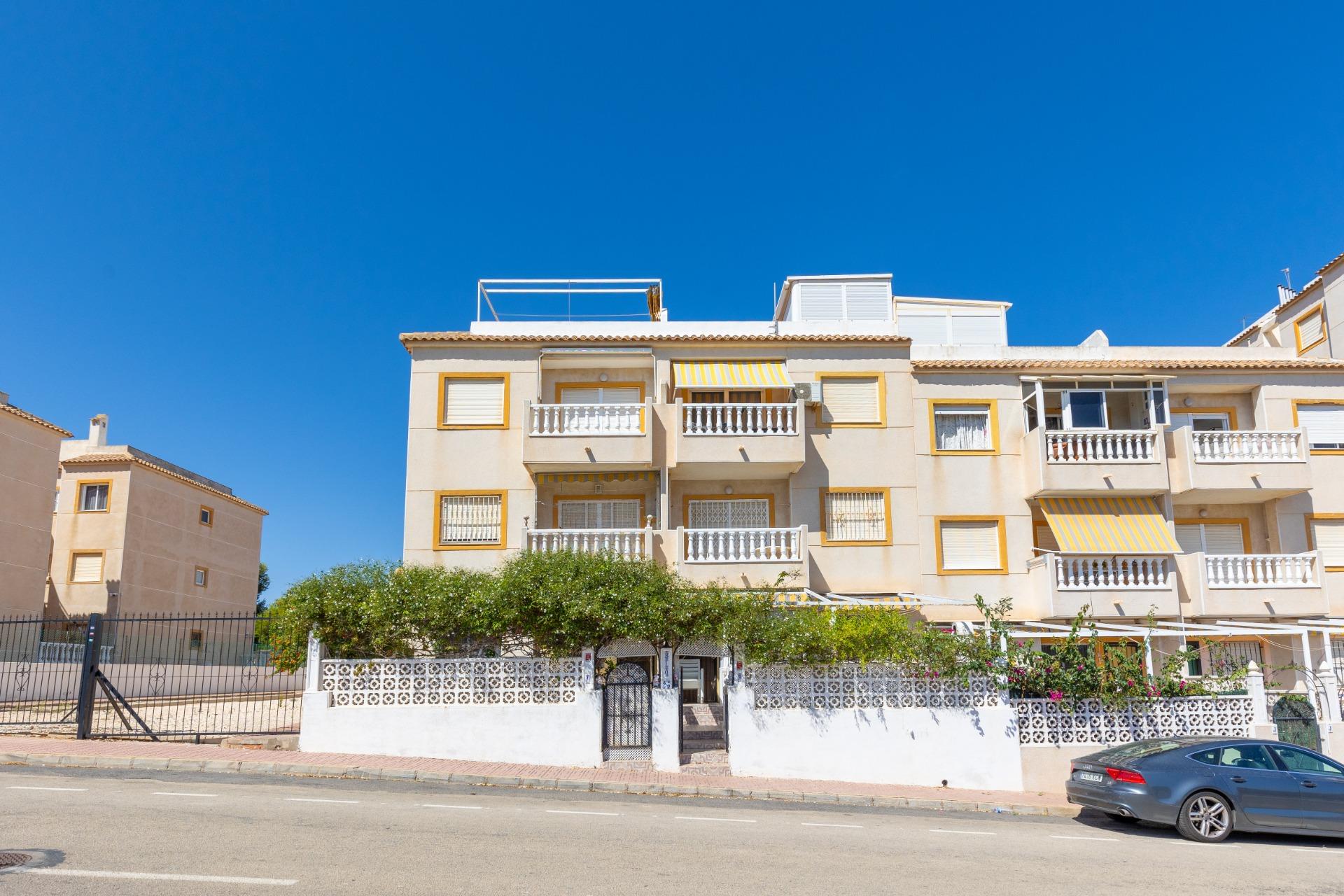 Cozy two houses together with sea views in Torrevieja