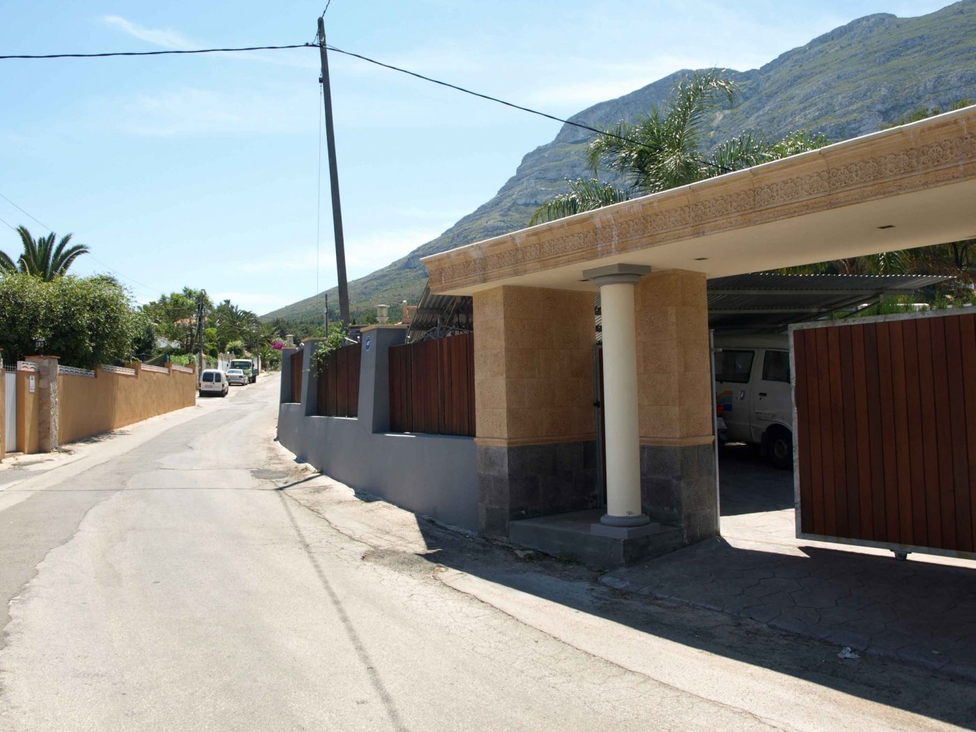1-29-3 FINCA WITH LUXURY VILLA AND TWO TOWNHOUSES