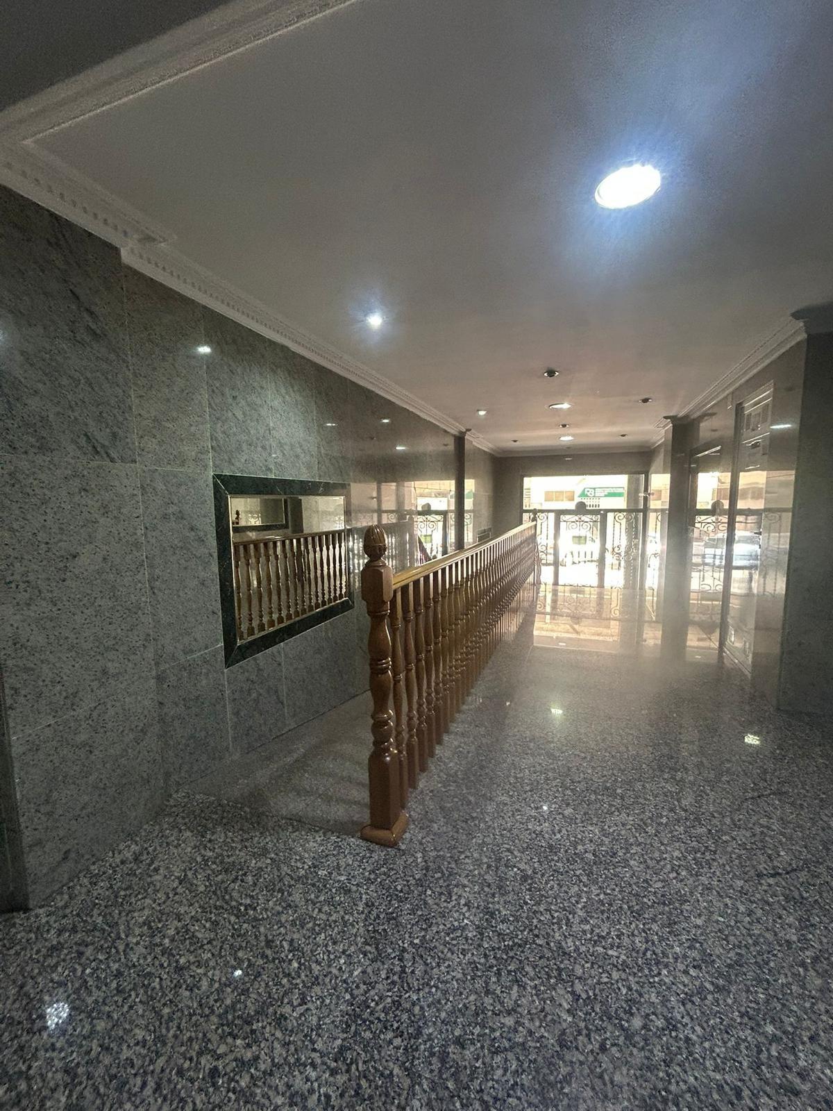 Apartamento con garaje cerrado en Torrevieja – Zona Acequion