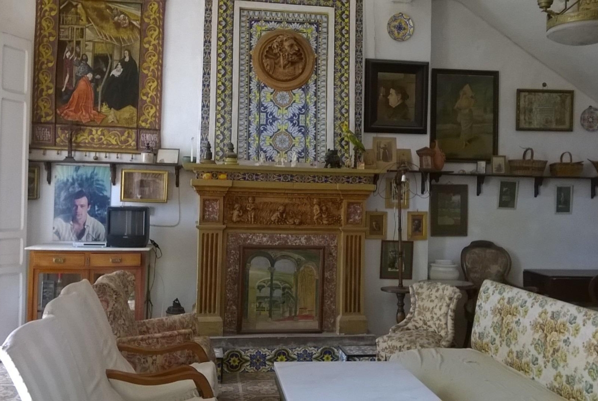Traditional spanish rustic finca with extensive land & mountain views