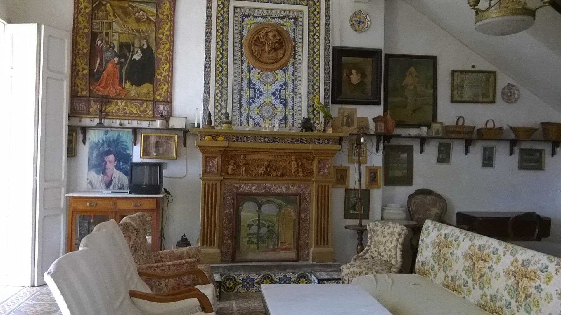Traditional spanish rustic finca with extensive land & mountain views