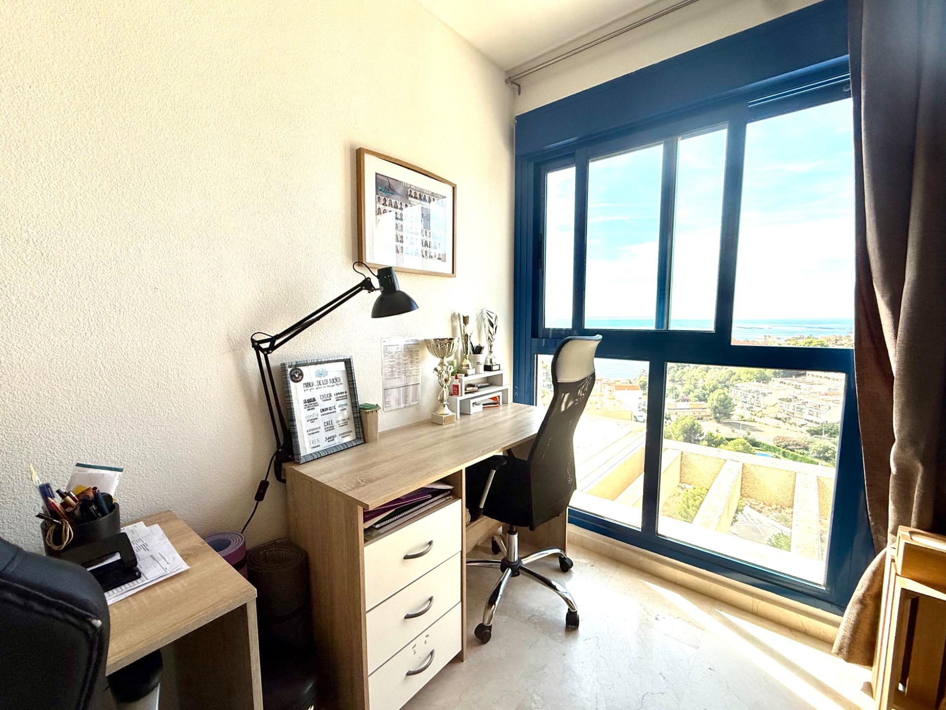 Ático exclusivo en Calpe con vistas panorámicas y proyecto de reforma