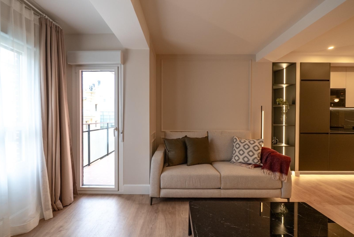 VERVOLGDE APPARTEMENT MET TERRAS EN PARKEREN